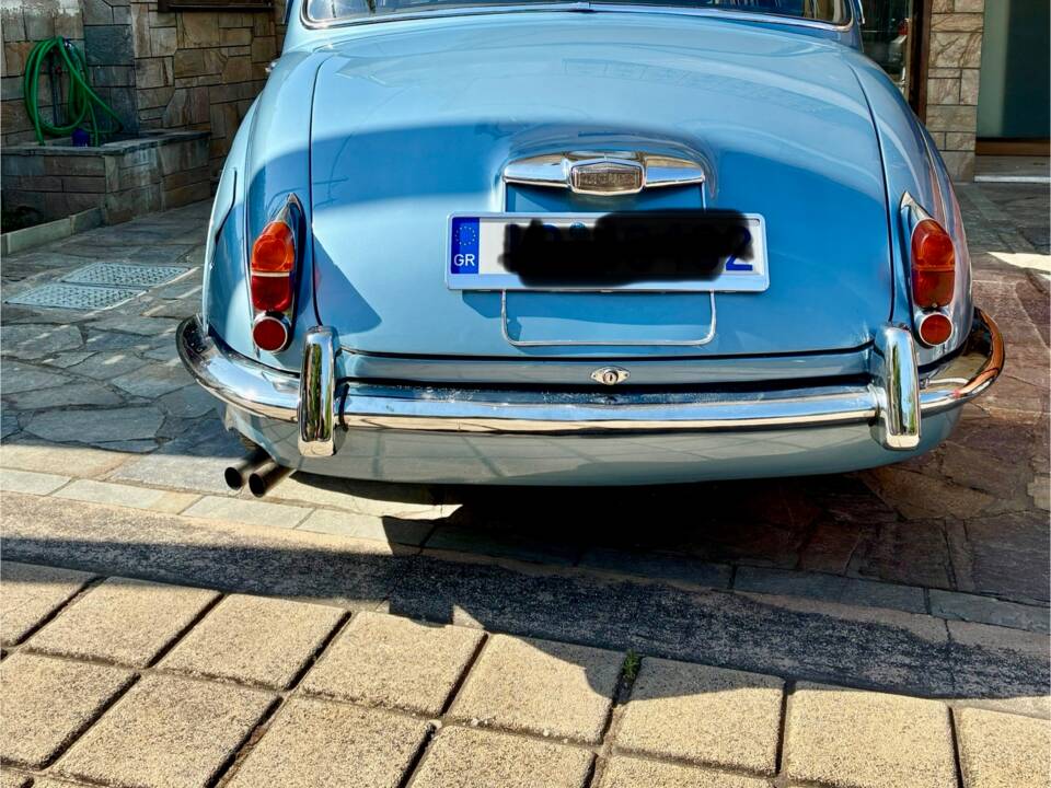 Image 9/38 of Jaguar Mk II 2.4 (1968)