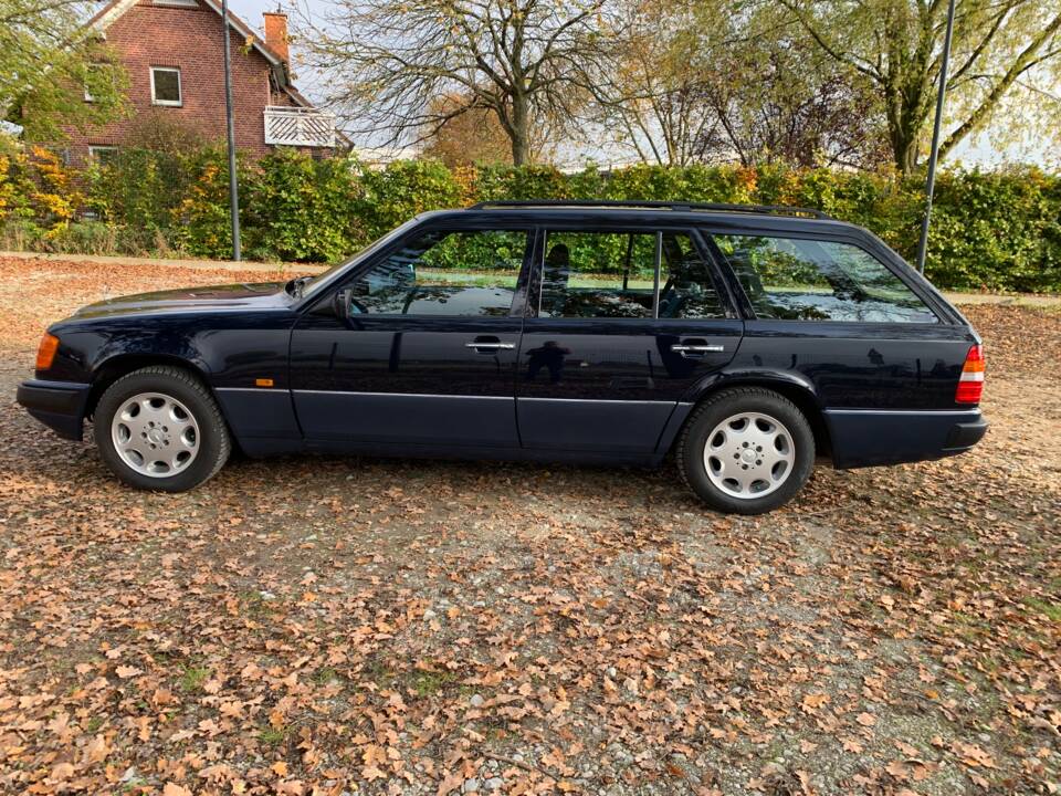 Image 15/149 of Mercedes-Benz 320 TE (1993)