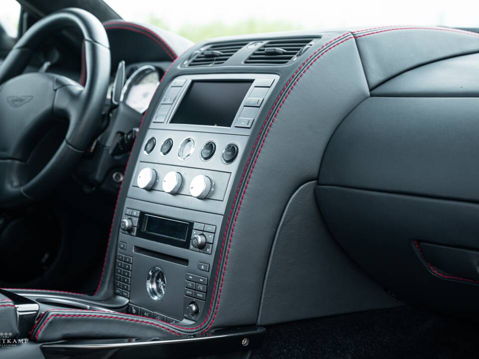 Image 17/23 de Aston Martin V12 Vanquish S Ultimate Edition (2007)