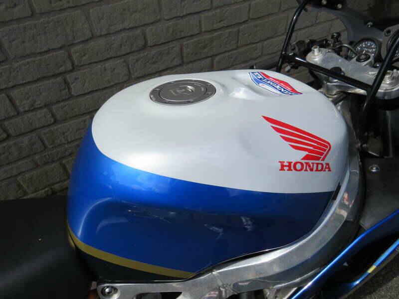 Image 15/41 de Honda CBR 900RR Fireblade (1993)