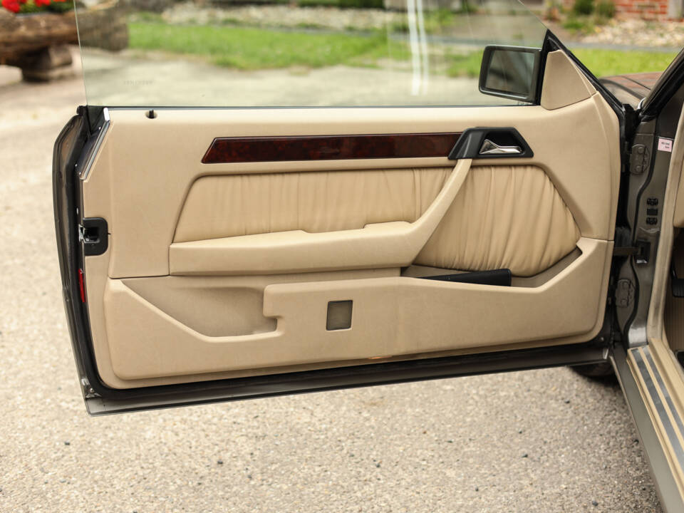 Imagen 15/74 de Mercedes-Benz E 320 (1994)