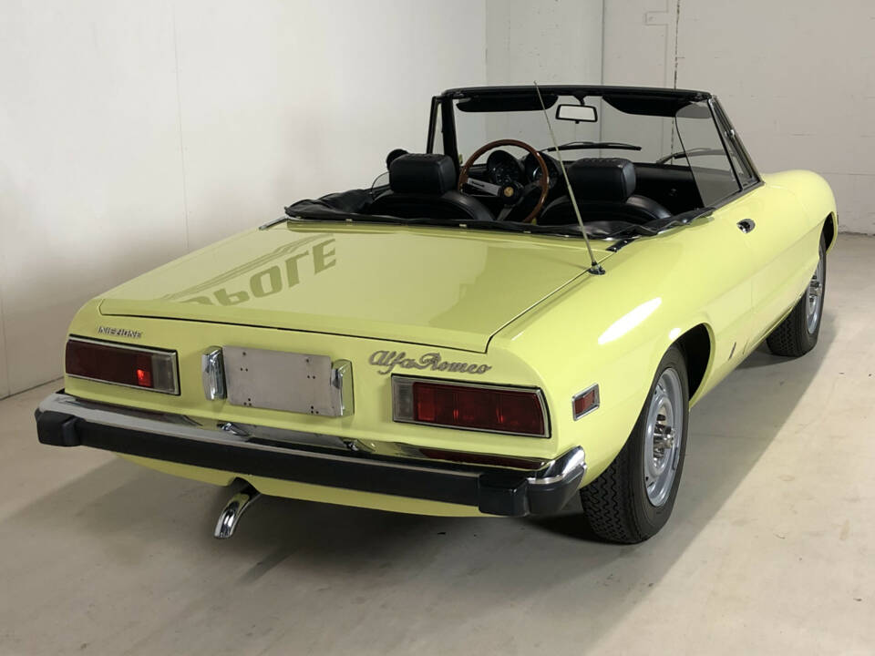 Image 14/26 of Alfa Romeo 2000 Spider Veloce (1973)