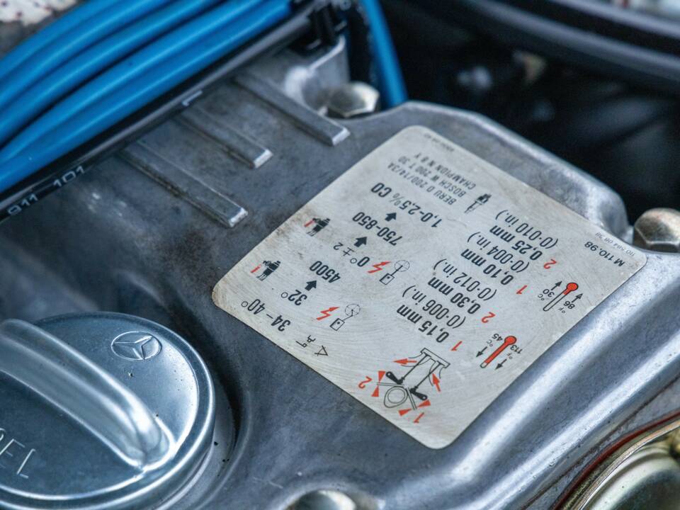 Bild 36/50 von Mercedes-Benz 280 SLC (1975)