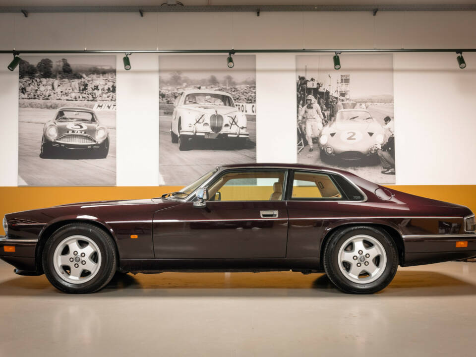 Image 20/50 of Jaguar XJS 6.0 (1994)