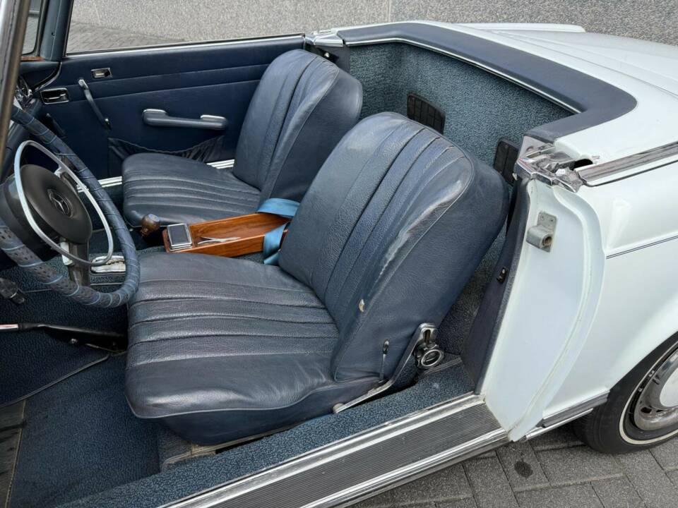 Image 28/50 of Mercedes-Benz 280 SL (1968)