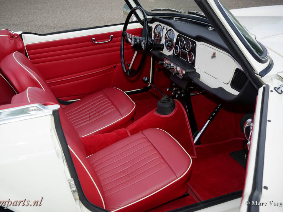 Image 9/31 of Triumph TR 4A (1966)