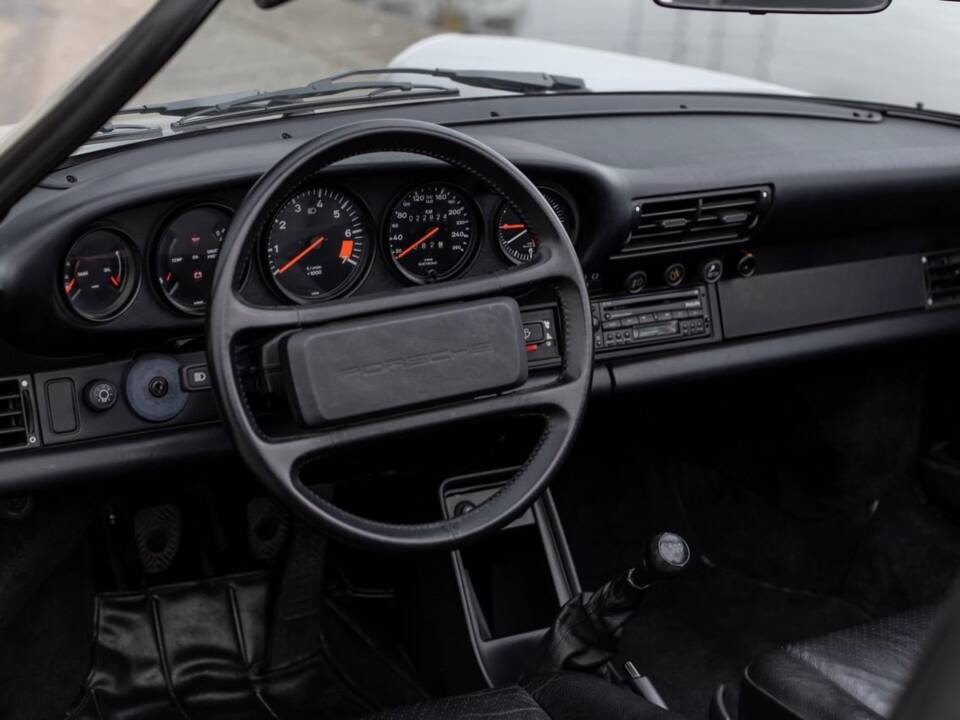 Image 65/132 of Porsche 911 Speedster 3.2 (1989)