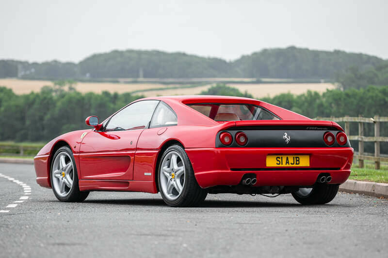 Immagine 4/29 di Ferrari F 355 Berlinetta (1998)