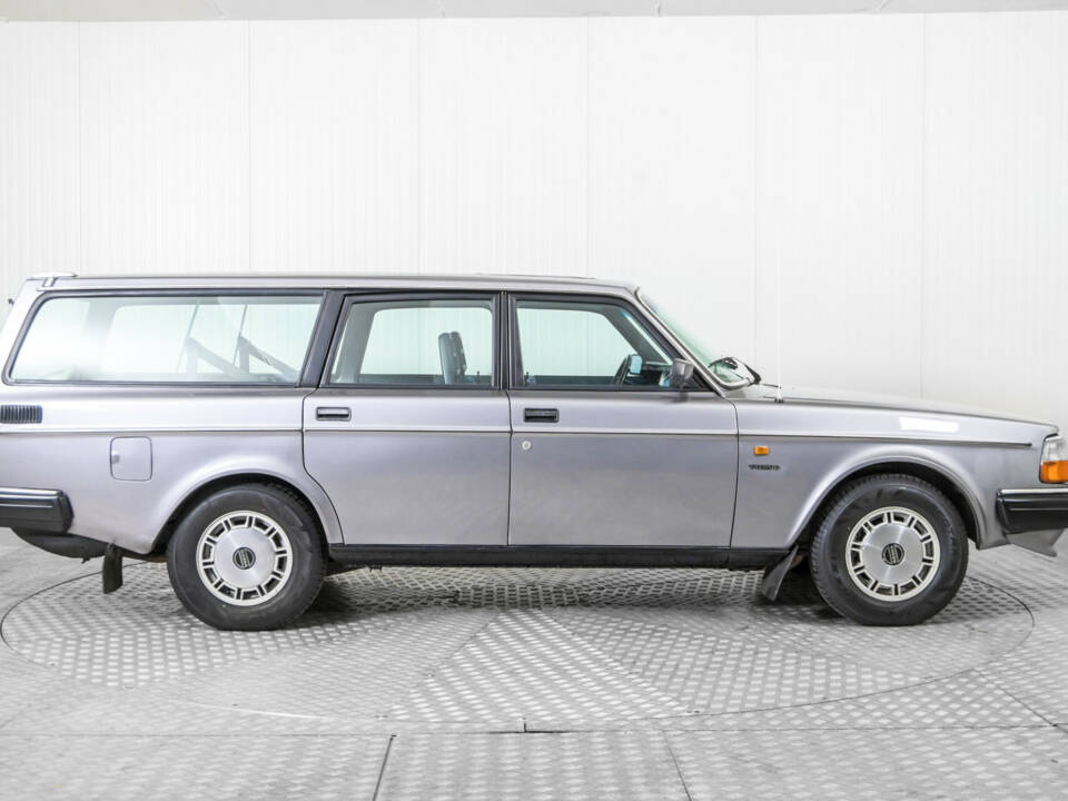 Image 10/50 of Volvo 245 GLE (1982)