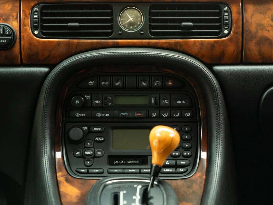 Bild 35/50 von Jaguar XJR 4.0 (2000)