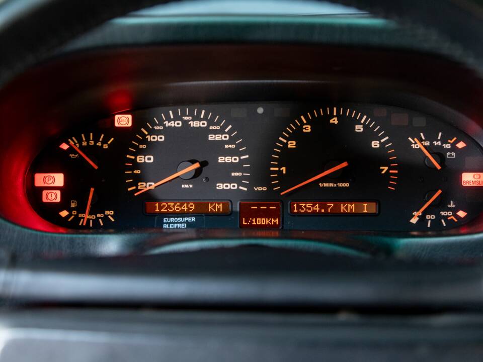 Immagine 18/22 di Porsche 928 S4 Clubsport (1988)