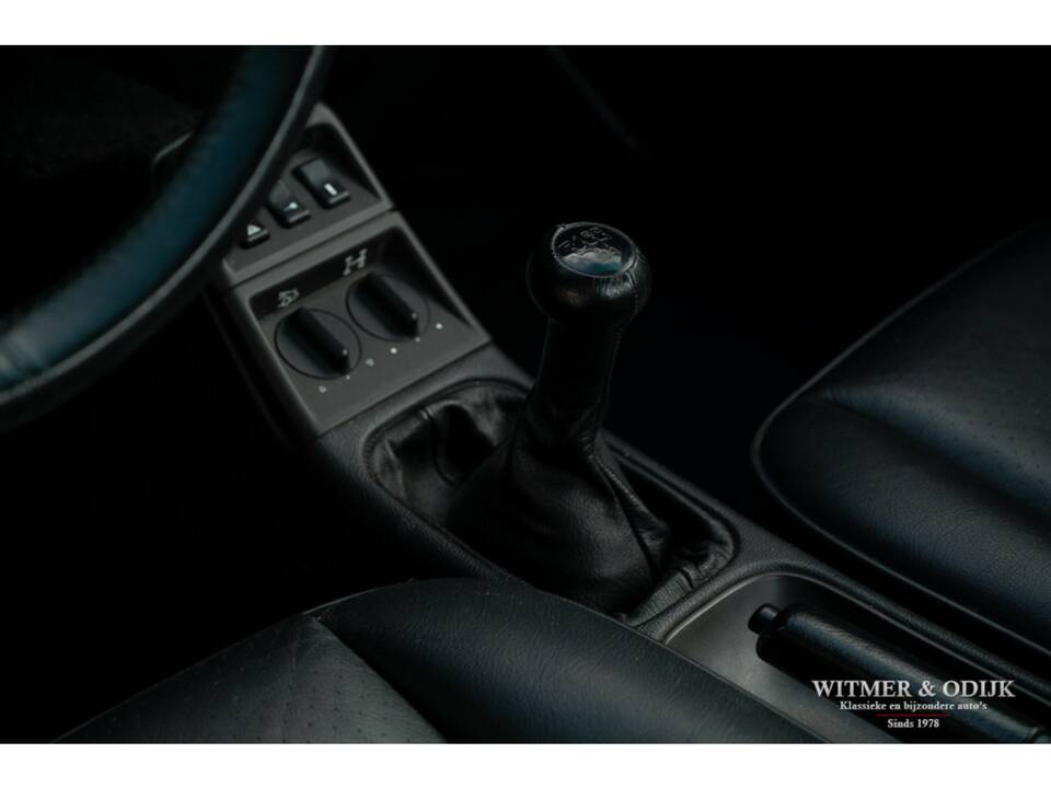 Image 30/42 of Porsche 911 Carrera 4 (1990)