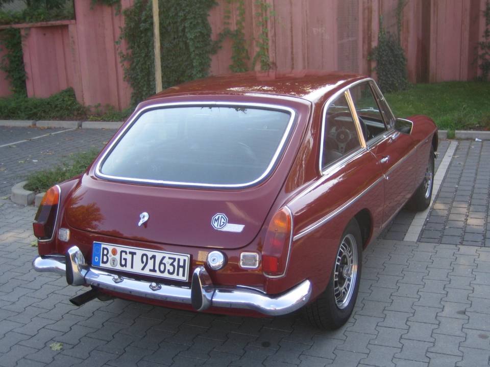 Image 5/9 of MG MGB GT V8 (1974)