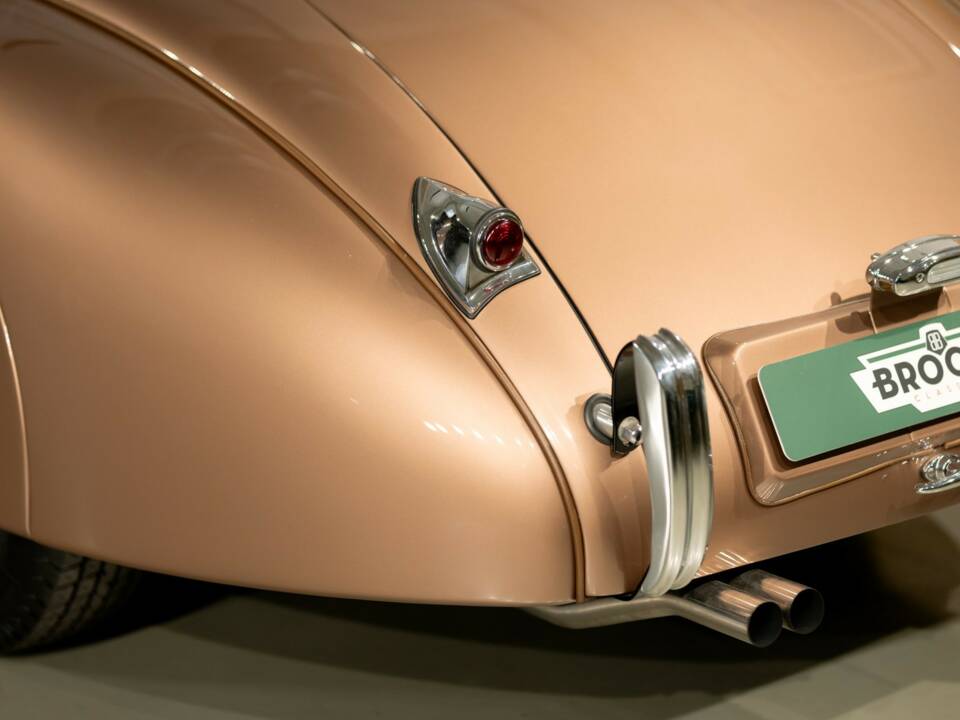 Image 5/50 of Jaguar XK 120 OTS (1952)
