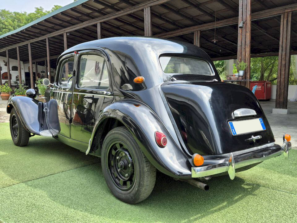 Image 12/47 of Citroën Traction Avant 11 BL (1955)