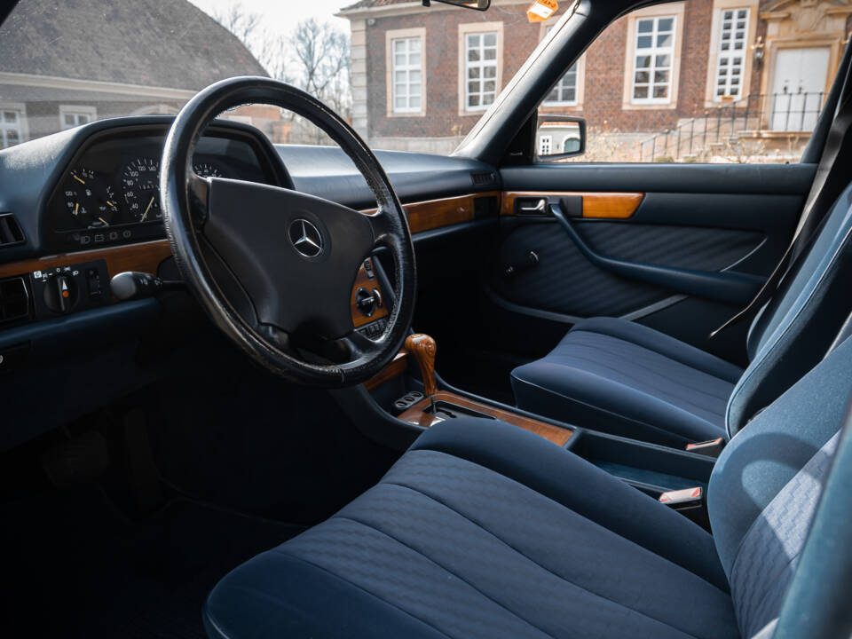 Bild 5/29 von Mercedes-Benz 280 SE (1981)