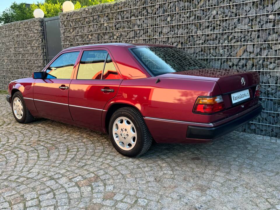 Immagine 5/75 di Mercedes-Benz 230 E (1992)