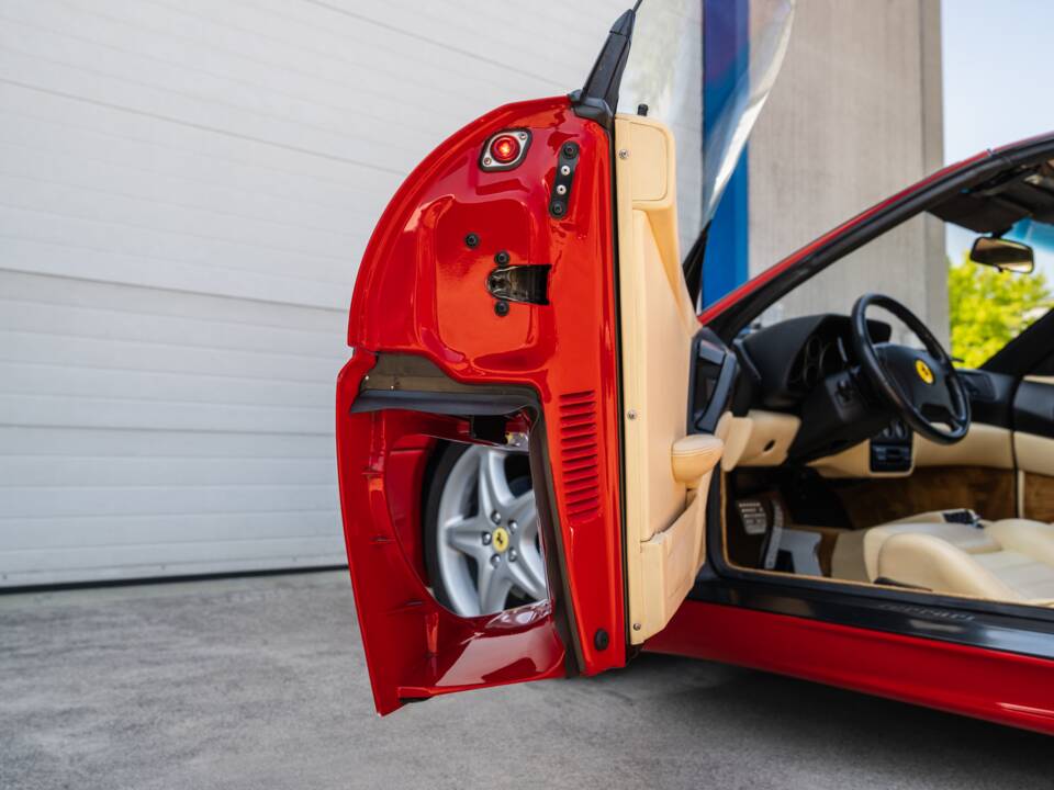 Bild 38/100 von Ferrari F 355 F1 GTS (1998)