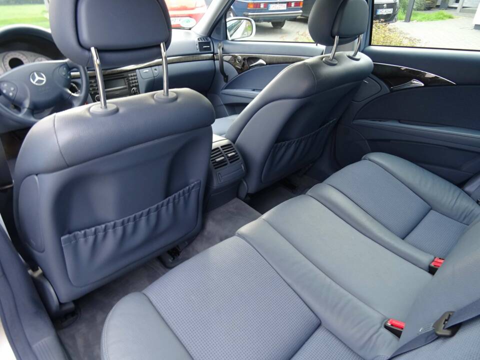 Image 18/25 of Mercedes-Benz E 200 Kompressor T (2004)