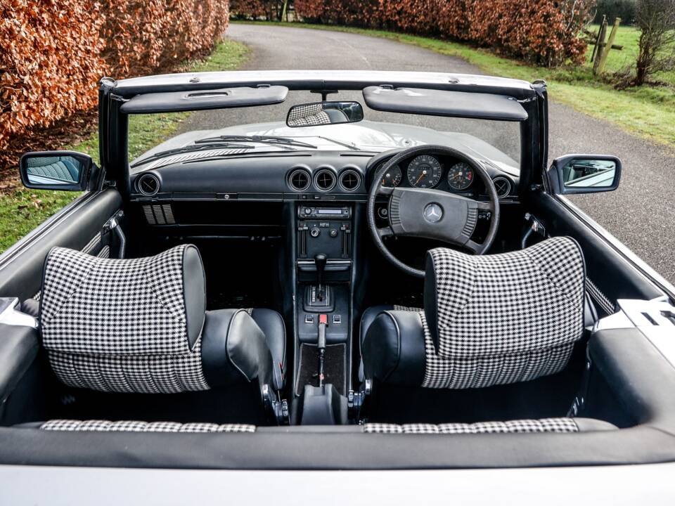 Image 28/40 of Mercedes-Benz 450 SL (1977)