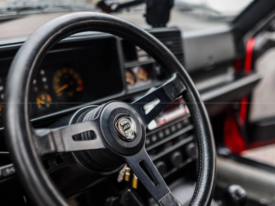 Image 5/10 of Lancia Delta HF Integrale (1988)