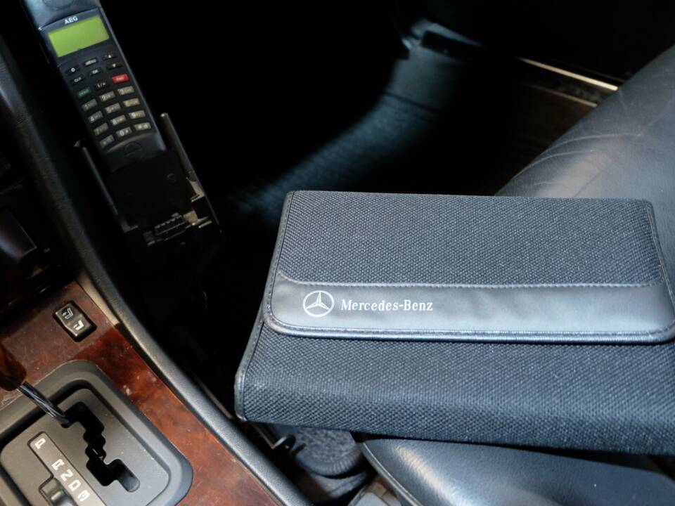 Image 7/30 de Mercedes-Benz E 220 (1995)