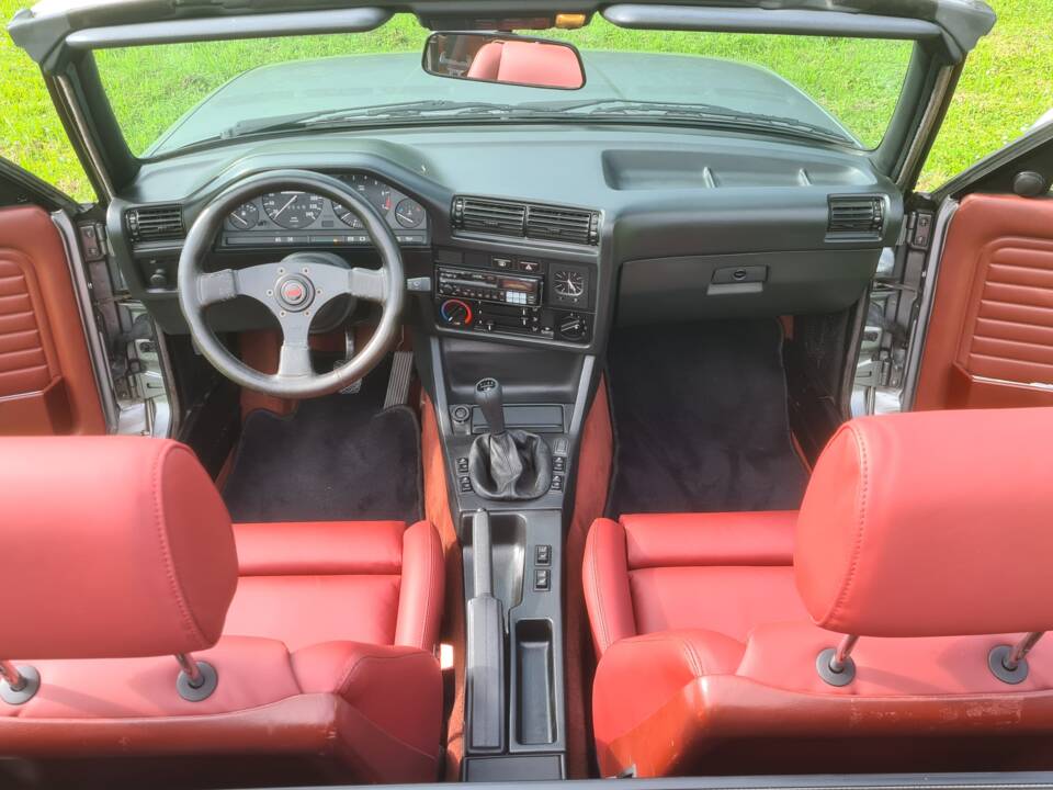 Image 13/18 of BMW 325i (1987)