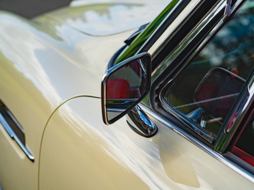 Bild 18/62 von Aston Martin DB 6 Mk II Volante (1970)