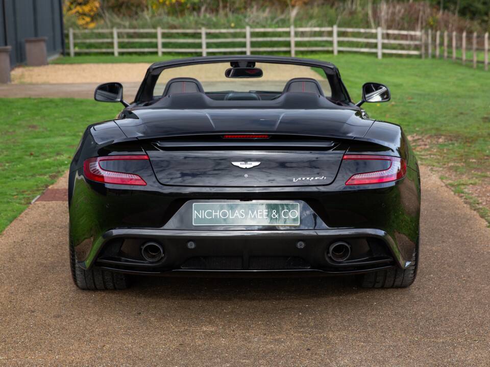 Immagine 13/72 di Aston Martin Vanquish Volante (2016)