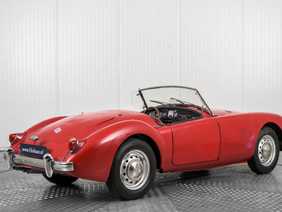 Image 2/50 of MG MGA 1500 (1957)