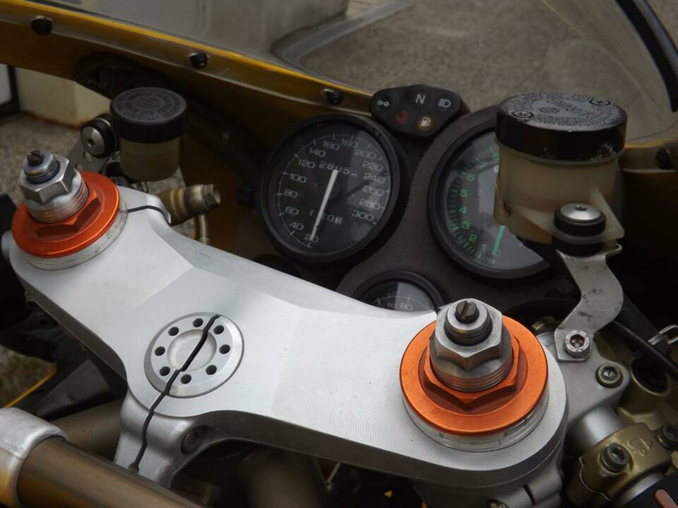 Immagine 10/50 di Ducati 748 Biposto (2000)