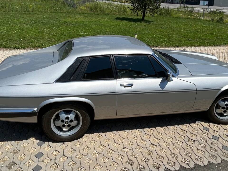 Image 3/6 of Jaguar XJ-S H.E. (1981)