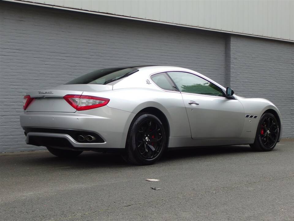 Image 3/98 of Maserati GranTurismo 4.2 (2009)