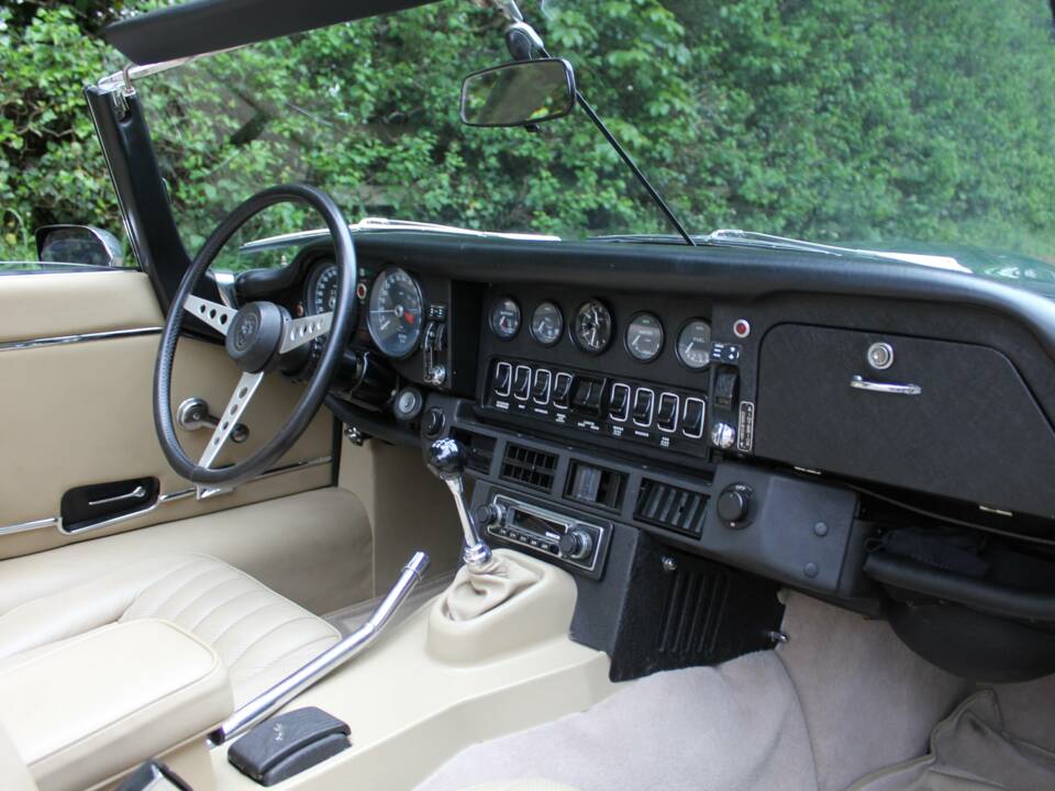 Image 11/18 of Jaguar Type E V12 (1973)