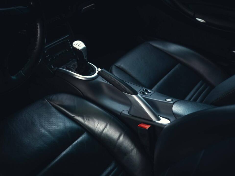 Bild 8/15 von Porsche 911 Carrera 4S (2003)