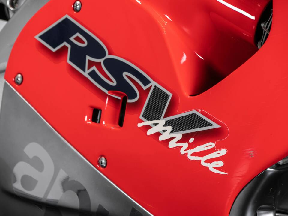 Image 13/32 of Aprilia RSV 1000 R (1999)