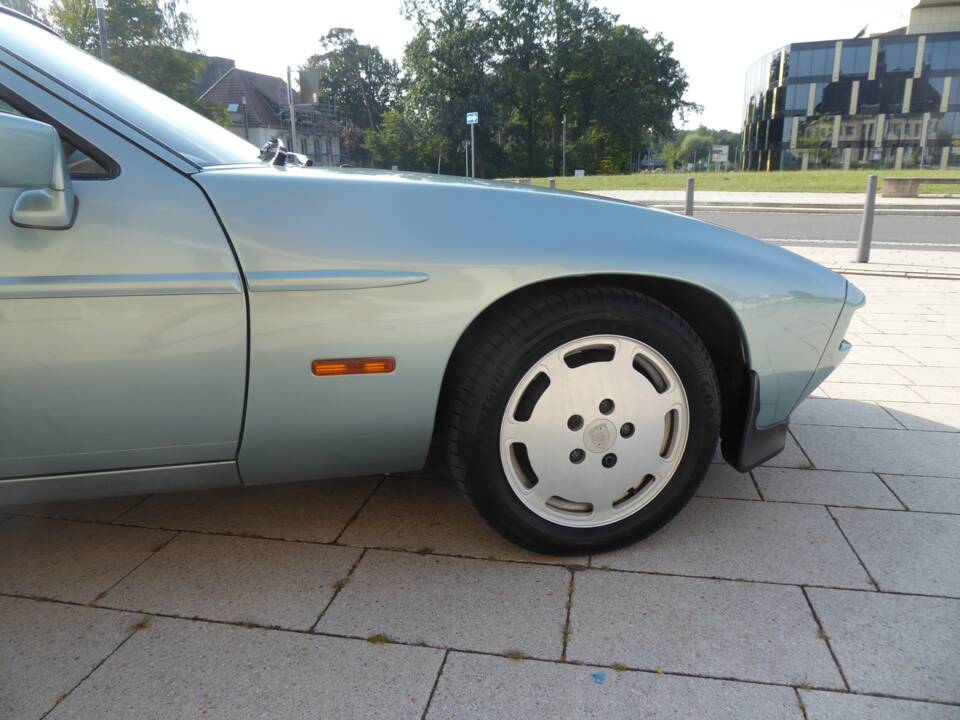Afbeelding 14/67 van Porsche 928 S (1985)