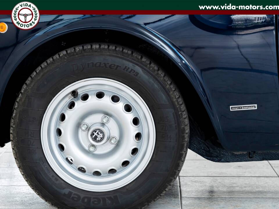 Image 7/15 of Alfa Romeo 2000 GT Veloce (1974)