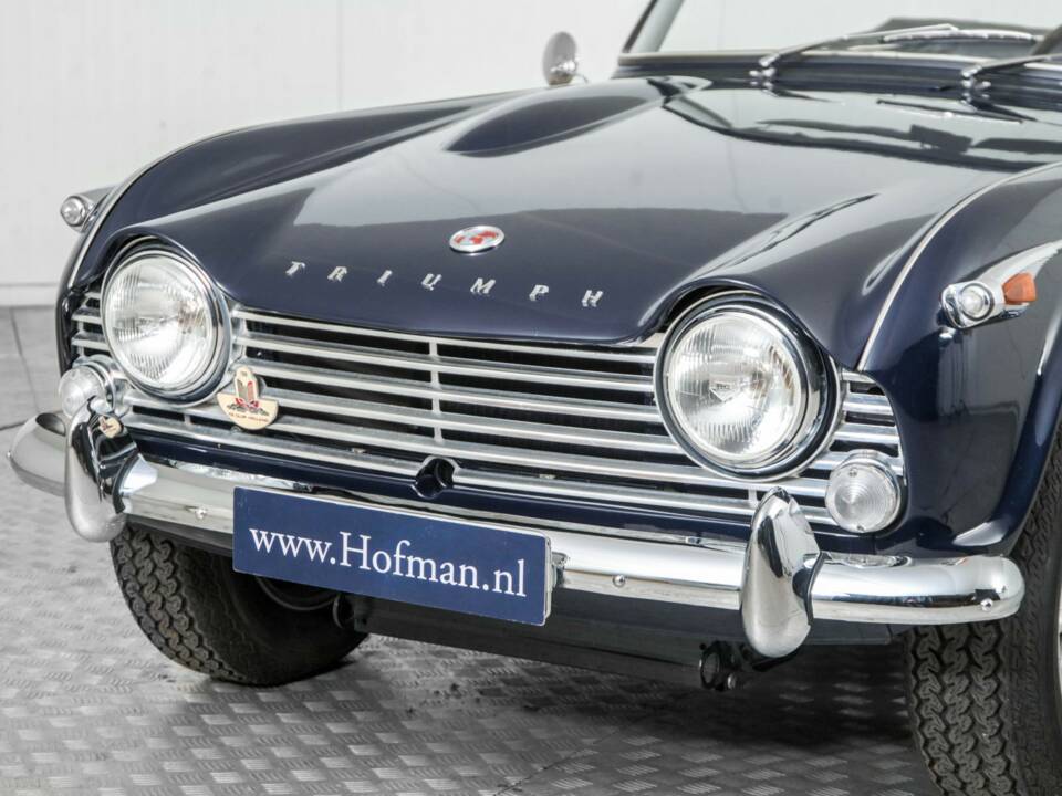 Image 19/50 of Triumph TR 4A (1967)