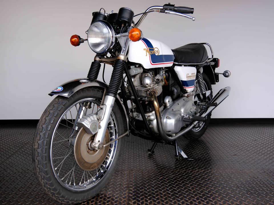 Image 30/83 of Norton 850 MKIII Roadster (1975)