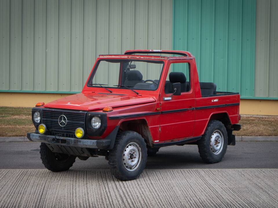 Immagine 2/42 di Mercedes-Benz 240 GD (SWB) (1979)