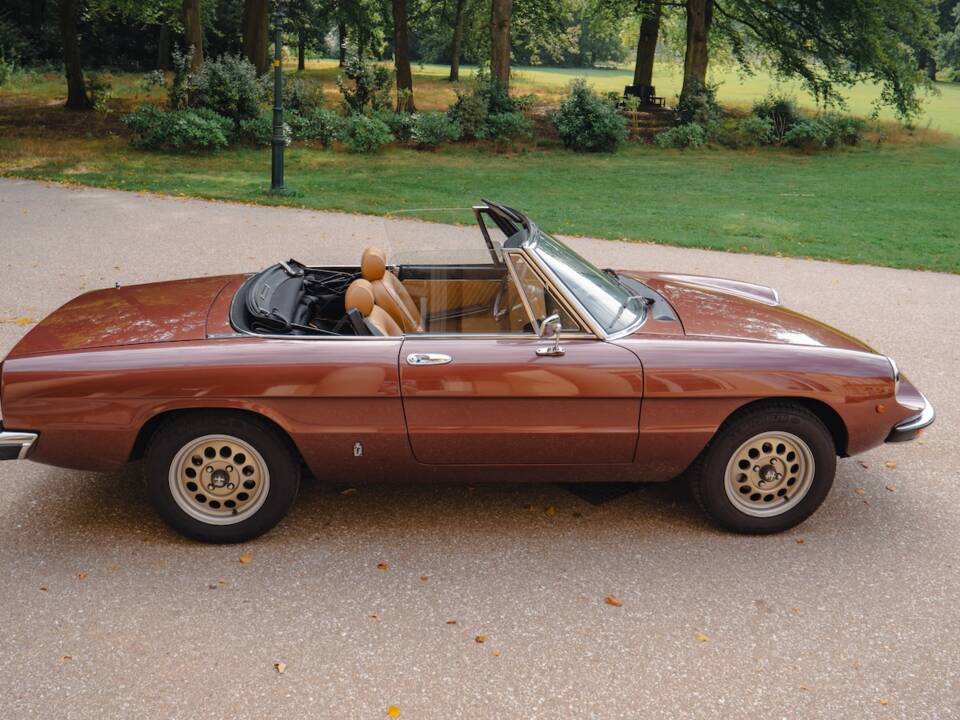 Image 15/34 de Alfa Romeo 2000 Spider Veloce (1980)