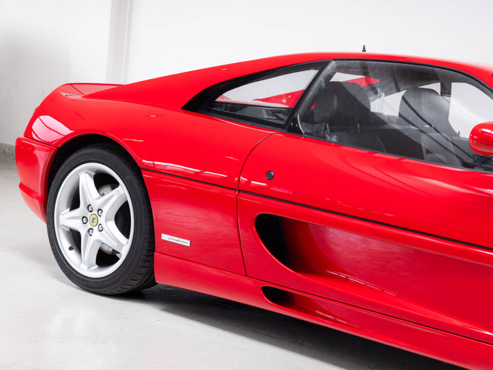 Bild 28/41 von Ferrari F 355 Berlinetta (1996)