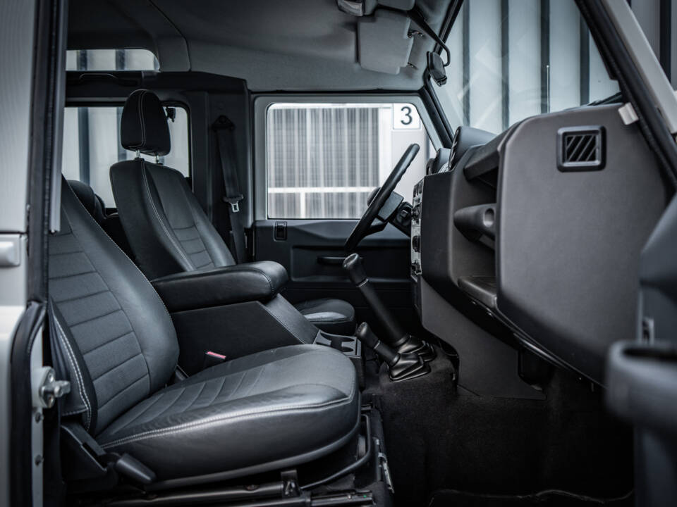 Image 31/66 of Land Rover Defender 90 TD4 (2007)