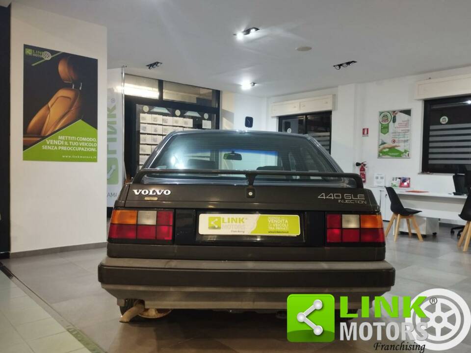 Image 9/10 of Volvo 440 (1989)