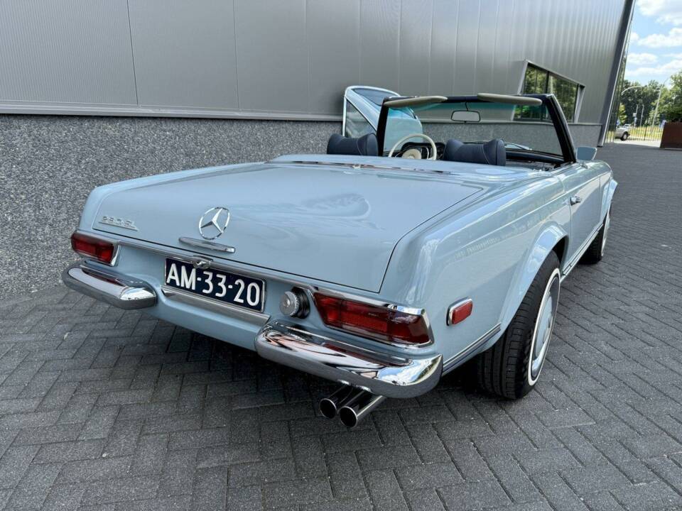 Image 10/36 de Mercedes-Benz 280 SL (1969)