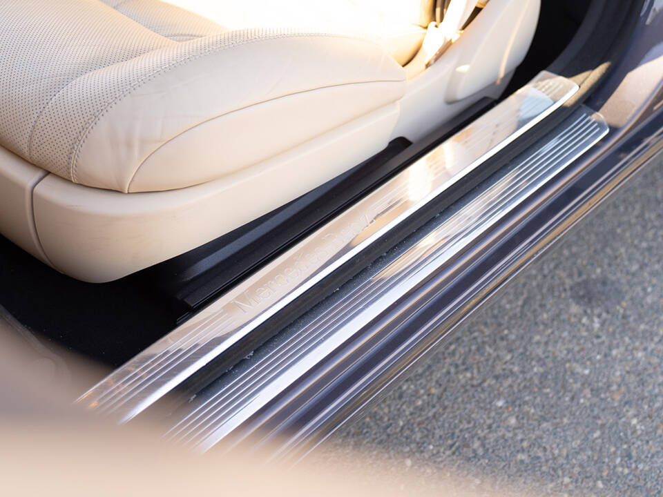 Image 39/67 of Mercedes-Benz CL 500 (2006)