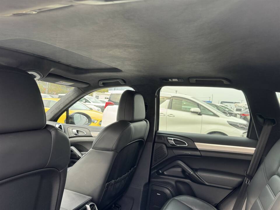 Bild 42/63 von Porsche Cayenne Turbo (2010)