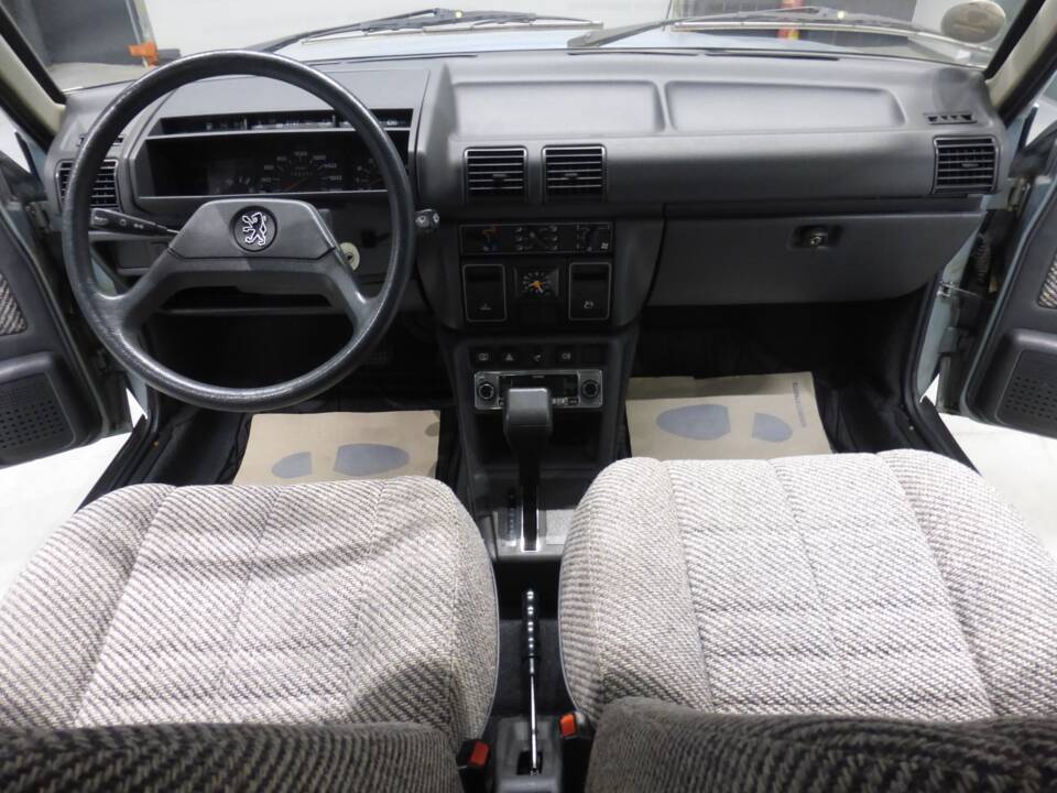 Bild 13/24 von Peugeot 305 (1986)