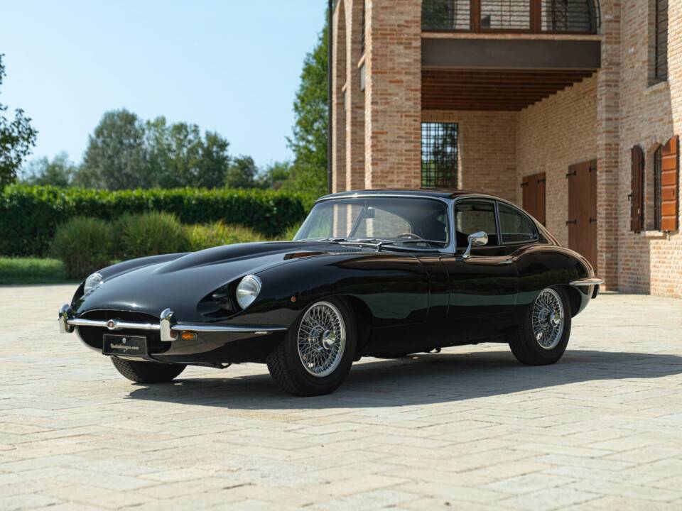 Image 1/50 de Jaguar E-Type (1968)